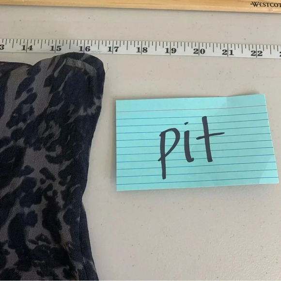 BABATON Aritizia Leopard Animal Print 100% Silk Sleeveless Top Size XS - Picture 7 of 8